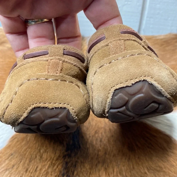 Womens UGG winter slippers size 7 check them out very nice thanks 🙏 - Picture 4 of 8